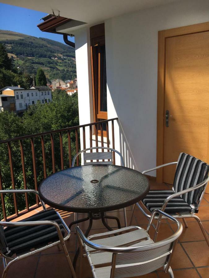 Narcea Turismo Real Leilighet Cangas De Narcea Eksteriør bilde